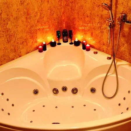 Hotel Jacuzzi Sauna Luxe Apartcomplex, Минск-Центр Города 3*
