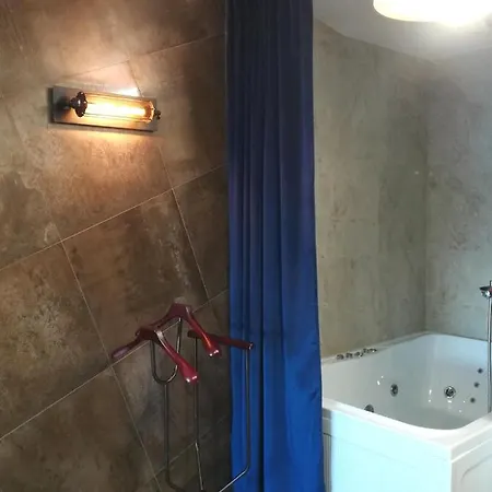 Jacuzzi Sauna Luxe Apartcomplex, Минск-Центр Города Hotel 3*